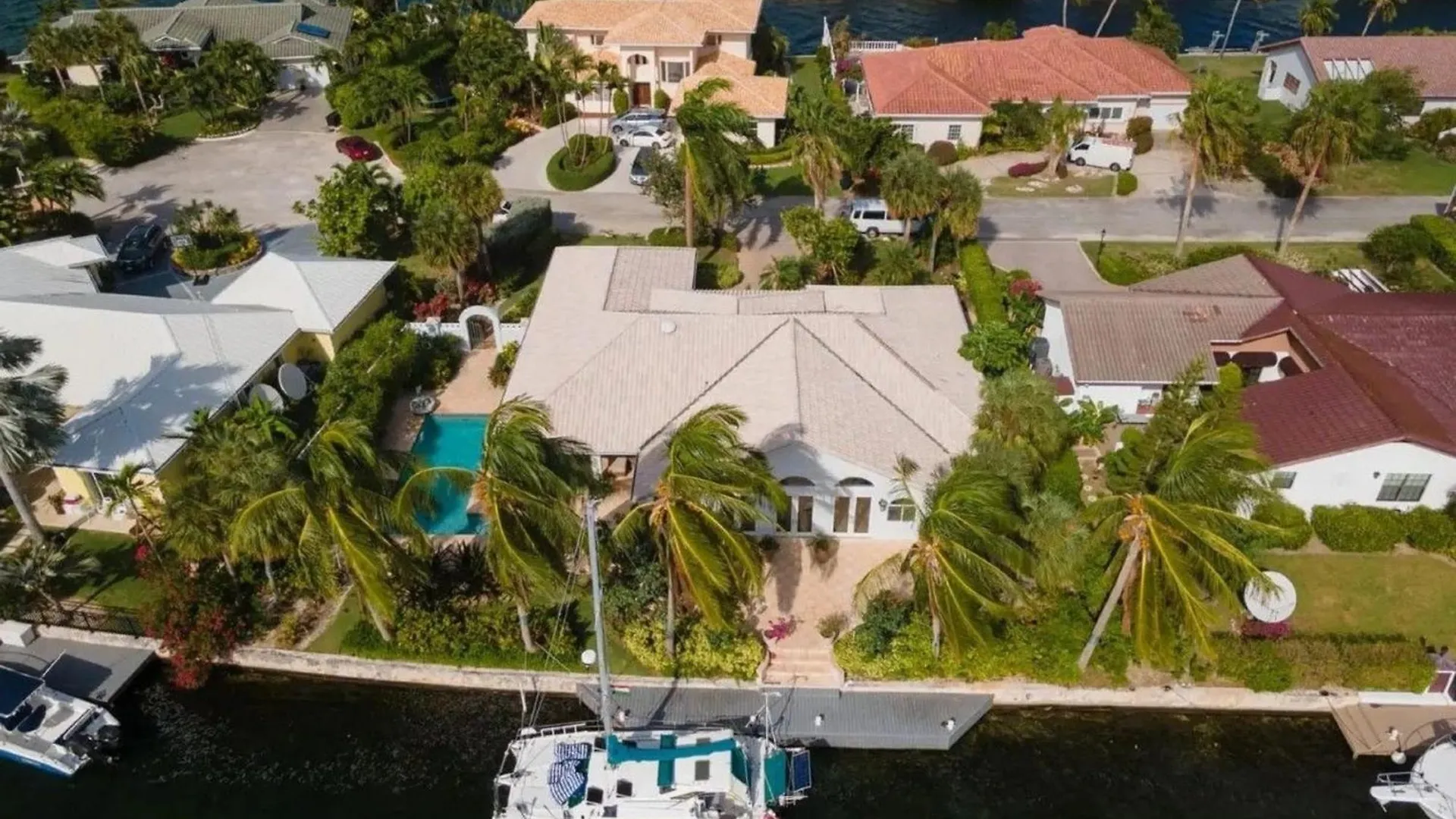 Home On Canal With Pool West Bay